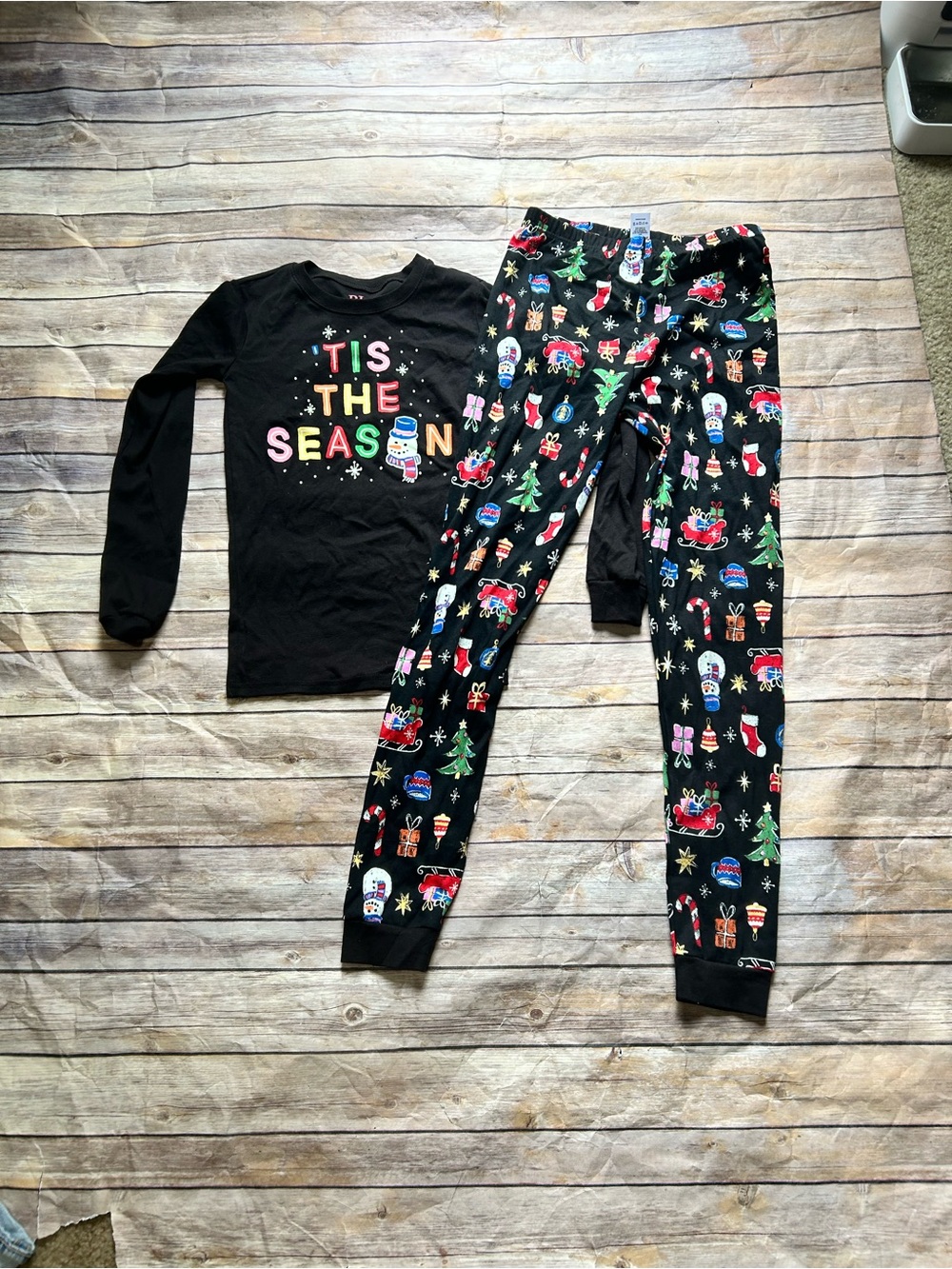 Holiday Pajama Set - "Tis The Season" Never worn but tags taken off